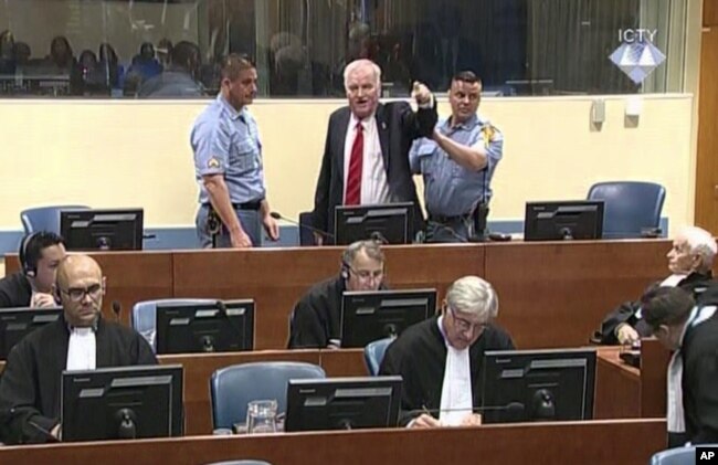 Bosnian Serb military chief Ratko Mladic during an angry outburst in the Yugoslav War Crimes Tribunal in The Hague, Netherlands, Nov. 22, 2017. (ICTY via AP)