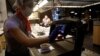 Kekurangan Pekerja, Restoran Sewa Robot untuk Layani Pelanggan 