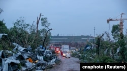 ဝူဟန်မြို့မှာ လေဆင်နှာမောင်း တိုက်ခတ်ပြီးနောက် တွေ့ရတဲ့ အပျက်အစီးများ။ (မေ ၁၅၊ ၂၀၂၁)