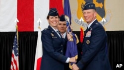 Robinson entró a la Fuerza Aérea en 1982 y se convirtió en directora de combate aéreo.