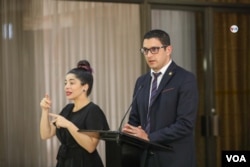 Ministro de Salud de Costa Rica, Daniel Salas Peraza, dice que no ha habido la necesidad de cerrar aeropuertos. Fotos: Armando G./VOA.