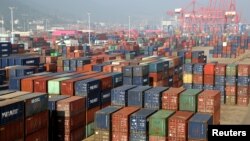 中国江苏省连云港码头的集装箱。（2019年6月10日）