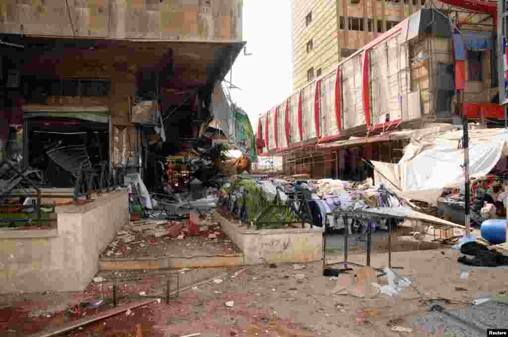 دھماکے کے بعد عمارتوں کا ملبہ دکھائی دے رہاہے