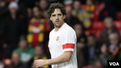 Pemain Manchester United Owen Hargreaves terlihat sedang pemanasan di stadion Old Trafford, Manchester, November lalu (foto dok.)