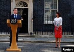 Britain's Prime Minister David Cameron speaks after Britain voted to leave the European Union, as his wife, Samantha, watches outside Number 10 Downing Street in London, Britain, June 24, 2016.