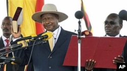 Rais wa Uganda Yoweri Museveni alipokula kiapo.