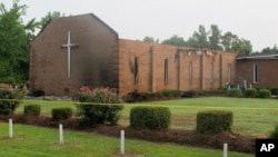 Gereja AME Mount Zion di Greeleyville, S.C., yang rusak dilalap api (1/7). (AP/Bruce Smith)