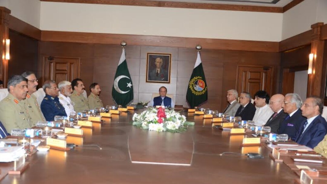 د کال ۲۰۱۵ په دې تصویر کې پخوانی وزیراعظم نواز شریف د نېشنل کمانډ اتارټي د یوې غونډې مشري کوي