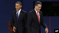 Um para a esquerda outro para a direita. Barack Obama e Mitt Romney