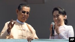 Leader of Myanmar's National League for Democracy party, Aung San Suu Kyi, delivers a speech with party patron Tin Oo from a balcony of her party's headquarters in Yangon, Myanmar, Nov. 9, 2015. 