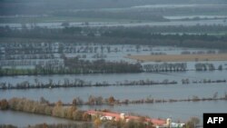 Por lo menos ocho muertos e inundaciones ha dejado a su paso por España, Portgual y Francia el Temporal Elsa. La tormenta Fabien viene detrás. Photo AFP