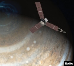 Juno akan menganalisa Jupiter saat mendekati lintasan planet tersebut(Credit: NASA)
