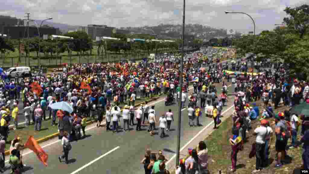 La multitud se reunió en la autopista&nbsp;​Francisco Fajardo de Caracas.