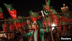 دھرنے میں شریک عمران خان کے حامی