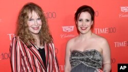 L'actrice Mia Farrow et sa fille Dylan Farrow au Lincoln Center à New York, le 26 avril 2016.