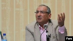 صادق زیباکلام، استاد علوم سیاسی دانشگاه تهران
