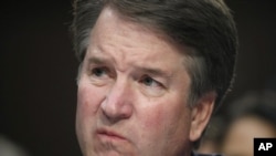 លោក Brett Kavanaugh បេក្ខជន​ចៅក្រម​តុលាការ​កំពូល​ធ្វើ​សក្ខីកម្ម​នៅ​ចំពោះ​មុខ​គណៈកម្មាធិការ​យុត្តិធម៌​របស់​ព្រឹទ្ធសភា នៅ​វិមាន​សភា Capitol Hill ក្នុង​រដ្ឋធានី​វ៉ាស៊ីនតោន កាលពី​ថ្ងៃទី៦ ខែកញ្ញា ឆ្នាំ២០១៨។