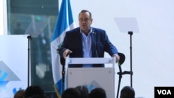 El presidente de Guatemala, Alejandro Giammattei, en una rueda de prensa.