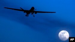 지난 2010년 1월 미국 무인 공격기가 아프가니스탄 남부 칸다하르 공군기지에서 이륙하고 있다. (자료사진)