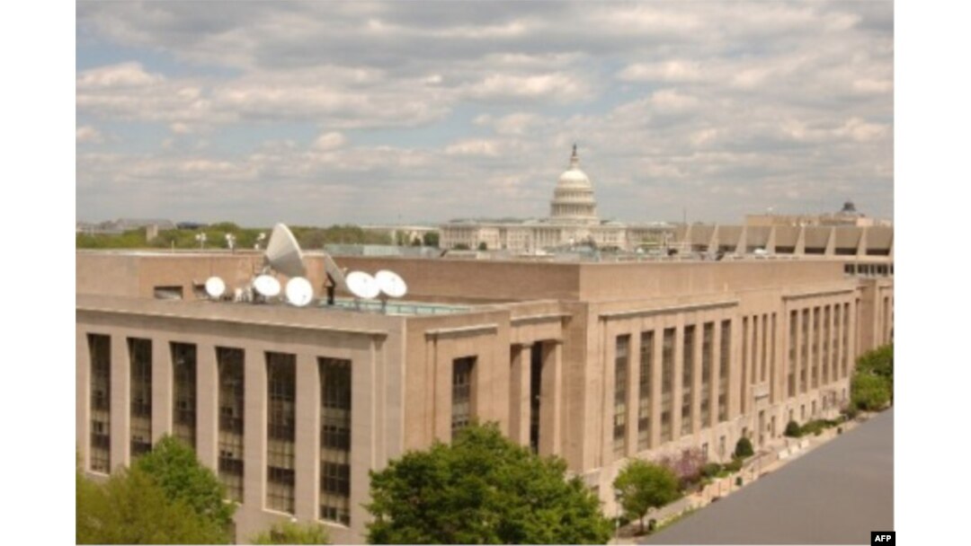 AQSh Xalqaro Teleradio Kengashi, ya’ni “Amerika Ovozi” va “Ozodlik” singari axborot vositalarini boshqaruvchi kengash nazarida Abdumalik Bobayev jurnalistlik vazifasini sidqidildan ado etgani uchun jinoyatga tortilmoqda.