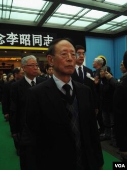 胡耀邦长子胡德平在李昭告别仪式现场