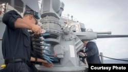 美國海軍2017年4月5日在南中國海準備實彈操練（美國海軍照片）