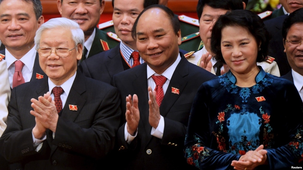 Từ trái sang: Tổng Bí thư Nguyễn Phú Trọng, Thủ tướng Nguyễn Xuân Phúc và Chủ tịch Quốc hội Nguyễn Thị Kim Ngân tại Đại hội XII, ngày 28/1/2016.