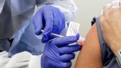 vullnetarët duke u vaksinuar në Shtetet e Bashkuara