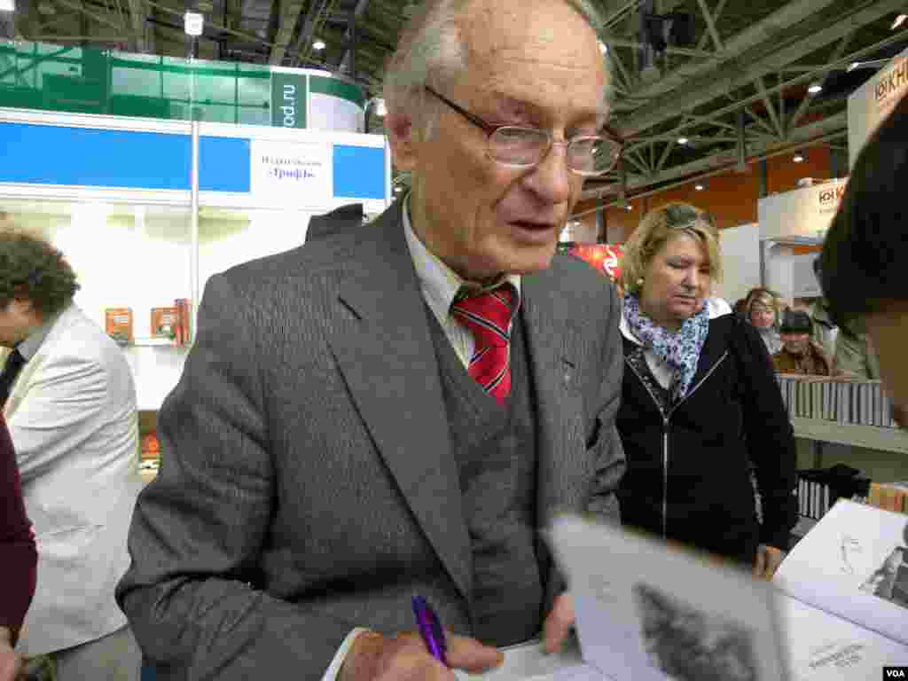  Киноактер и поэт Михаил Ножкин порадовал поклонников новой книгой