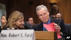 Ông Robert Ford, đại sứ Hoa Kỳ tại Syria, làm chứng trước Ủy ban Đối ngoại Thượng viện về cuộc xung đột ở Syria tại Điện Capitol, Washington.