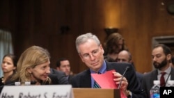 美国驻叙利亚大使罗伯特·福特在华盛顿国会参议院外交关系委员会就叙利亚冲突举行的听证会上 （资料照片）