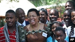Graca Machel, wife of Nelson Mandela, poses for a photo with children , during her visit in Harare. Machel is in Zimbabwe to show support for the Inclusive Government in particular its efforts to uphold the rights of its children in the areas of educati