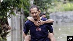 သဘာ၀ ဘေးဒဏ်ကြောင့် အင်ဒိုနီးရှားမှာ လူ ၃၀၀ ကျော်သေဆုံး