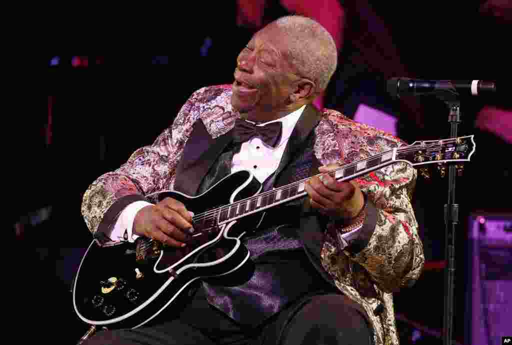 FILE - BB King performs at "The Blues & Jazz" Gala Concert at the Kodak Theatre on Sunday Oct. 26, 2008 in Los Angeles. 