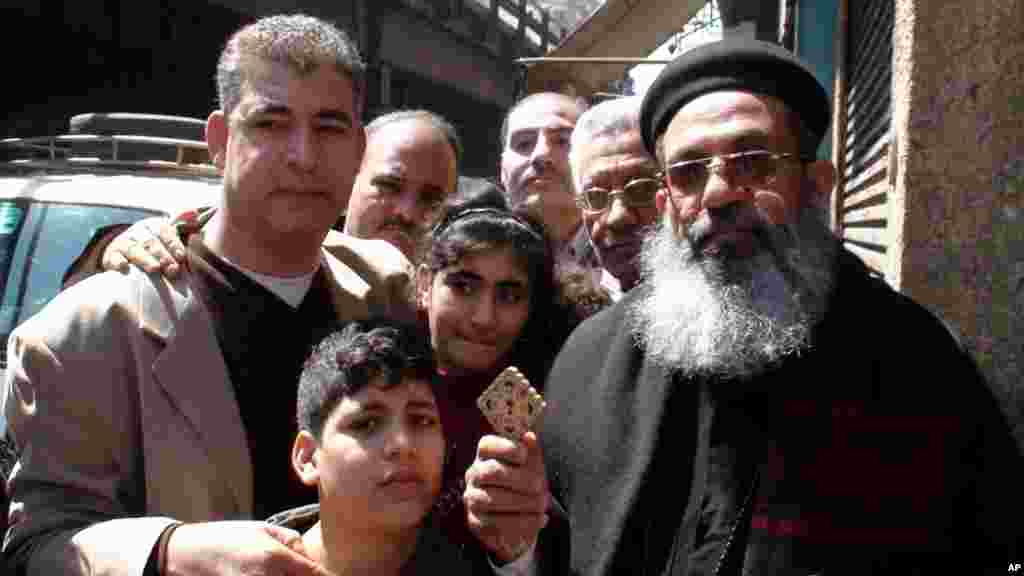 Coptic priest Bemen Shakr makes his way to the cathedral in Cairo, March 18, 2012. (VOA-E. Arrott)