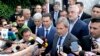Еврокомесарот Хан замина од Скопје со договор за предвремени парламентарни избори 
