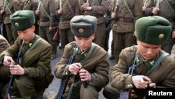 Severnokorejska novinska agencija KCNA emitovala je ovaj snimak severnokorejskih vojnika napravljen tokom nedavnih vežbi