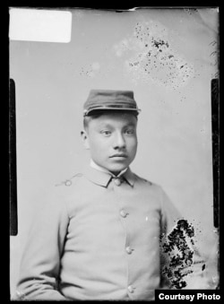 Portrait of Felix Eagle Feather in school uniform, Carlisle Indian Industrial School, Carlisle, Pa., by John N. Choate. Photo Lot 81-12 06850700, National Anthropological Archives, Smithsonian Institution, Washington, D.C.