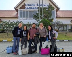 ທ.ນ. ຈັນນະພາ ແລະ ເຊຣາ ພ້ອມທີມງານ Legacies of War ໄປເຖິງແຂວງສະຫວັນນະເຂດ, ເດືອນທັນວາ 2019 (ຖ່າຍໂດຍ Bay Koulabdara)