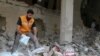 هفته گذشته ارتش سوریه به بیمارستان تحت کنترل شورشیان در حلب حمله کرد. یک امدادگر صلیب سرخ در حال بازرسی بقایای بیمارستان القدس 