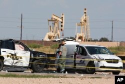 Autoridades en Odessa, Texas, procesan el lugar donde la policía logró detener al individuo que perpetró un tiroteo masivo el sábado 31 de agosto de 2019. AP/Sue Ogrocki.