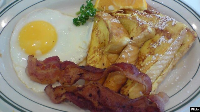 Los huevos solos son mejor que los que llevan tocino y tostadas francesas, según una nueva Guía Alimentaria presentada este jueves en Estados Unidos.