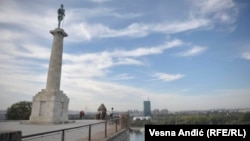 Statua "Pobednika" i pogled na novobeogradsku stranu prestonice Srbije (Foto: RSE/Vesna Anđić)