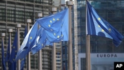 Zastave Evropske unije ispred sedišta u Briselu