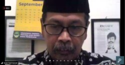 Iwan Hermawan, dari Forum Aksi Guru Indonesia (FAGI), menolak pembelajaran tatap muka. (Foto: VOA/Petrus Riski)