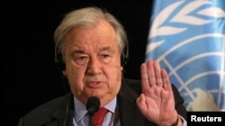 El secretario general de las Naciones Unidas, Antonio Guterres, asiste a una conferencia de prensa al final de su visita al Líbano, en Beirut, el 21 de diciembre de 2021. 