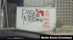 Grafiti di salah satu sudut di Solo terkait kemerdekaan Papua, sebelum dihapus pemkot Solo dan warga.(Foto: media sosial)