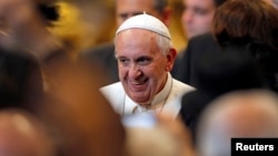 El papa Francisco fue duro contra la curia en su mensaje navideño a los empleados del Vaticano.