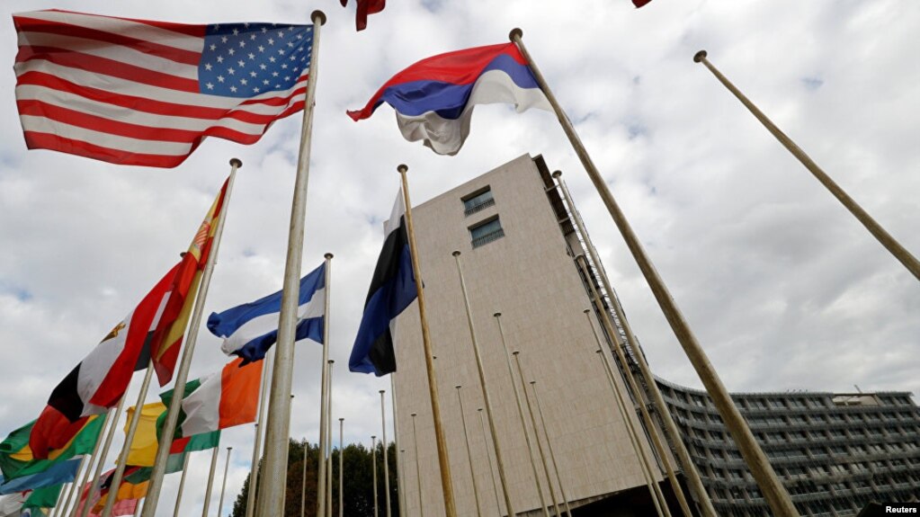 Bendera Amerika terlihat di depan markas UNESCO di Paris, Perancis (foto: dok).