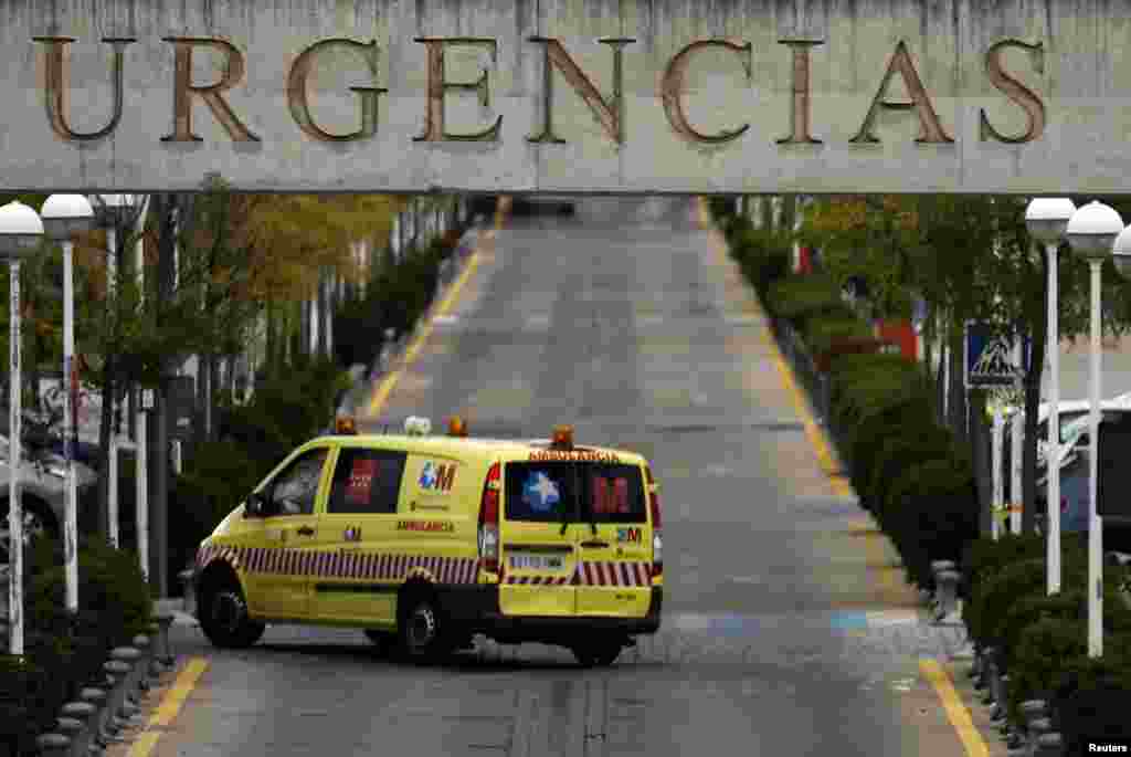 The health of a Spanish nurse who has contracted Ebola worsened on Thursday and four other people were put into isolation,&nbsp;at Alcorcon Hospital, in Madrid, Oct. 9, 2014. 